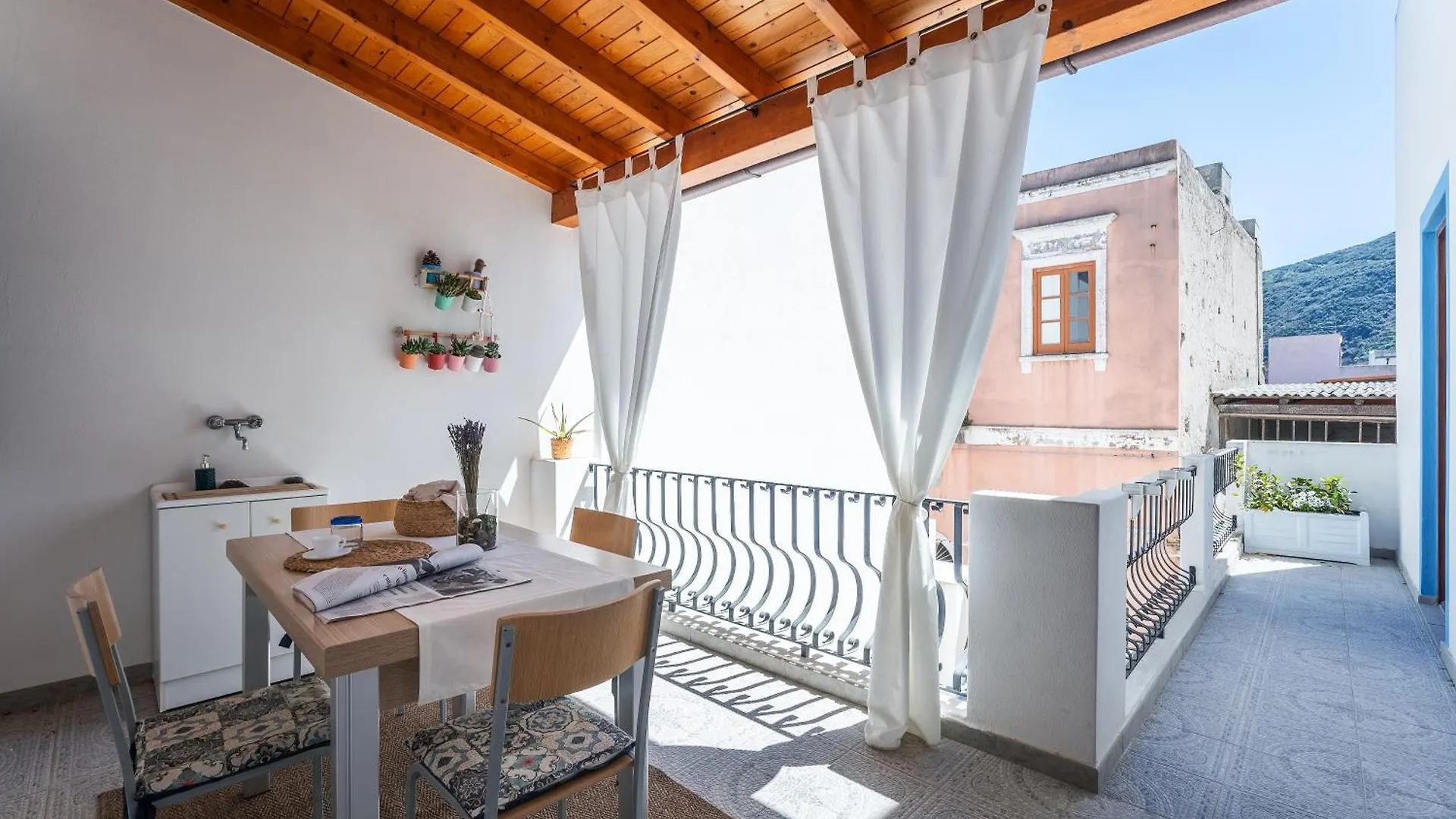 Villa Casa Norma à Lipari  Hébergement de vacances Lipari (Isola Lipari)